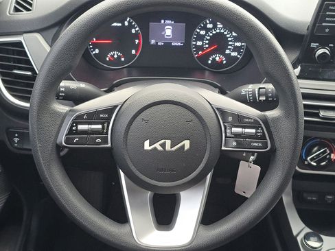 Used 2022 Kia Seltos LX image 16