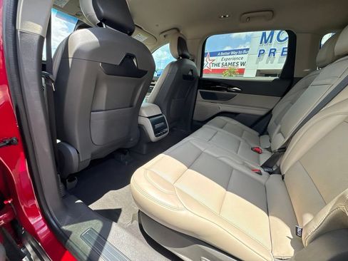 Used 2024 Lincoln Nautilus Premier AWD/4WD image 18