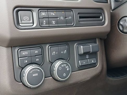 Certified 2022 Chevrolet Tahoe LT w/ LT Signature Package AWD/4WD image 14