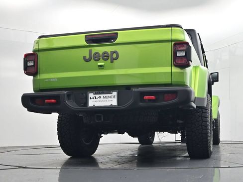 Used 2025 Jeep Gladiator Rubicon w/ Convenience Group AWD/4WD image 46