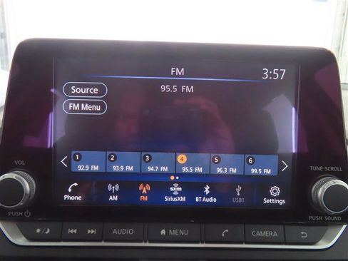 Used 2025 Nissan Altima 2.5 SV AWD/4WD image 24