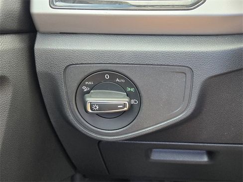 Used 2023 Volkswagen Atlas SEL Premium image 30