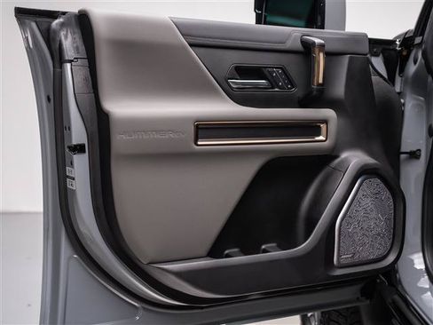 Used 2025 GMC Hummer EV 3X AWD/4WD image 28