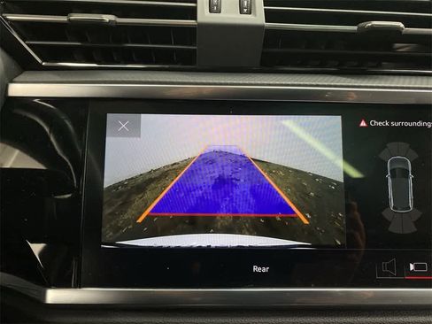 Used 2024 Audi Q3 2.0T Premium image 26