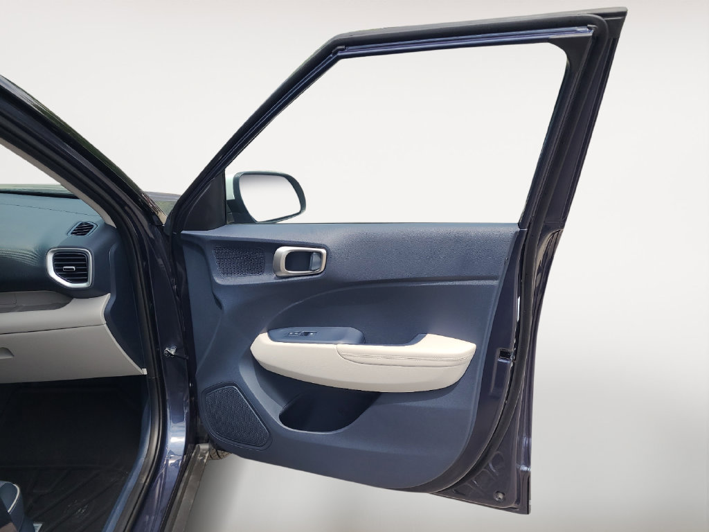 Used 2026 Hyundai Venue SEL FWD image 24