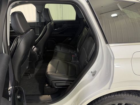 Used 2022 Lincoln Corsair Reserve image 12