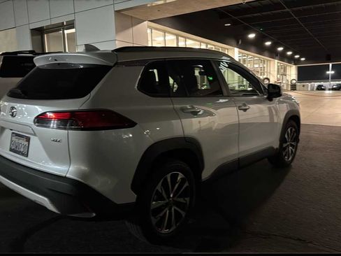 Used 2022 Toyota Corolla Cross XLE image 2