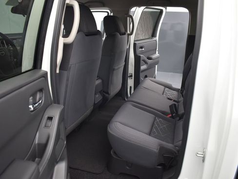 Certified 2025 Nissan Frontier SV image 13