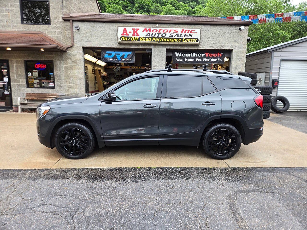 Used 2020 GMC Terrain SLT w/ Preferred Package AWD/4WD image 4