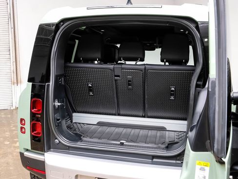 Used 2023 Land Rover Defender 110 75th Limited Edition image 39