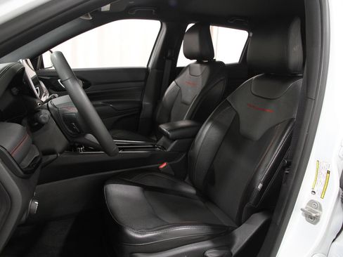 Used 2023 Jeep Compass Trailhawk image 5