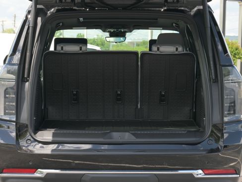 New 2026 Chevrolet Suburban Premier AWD/4WD image 41