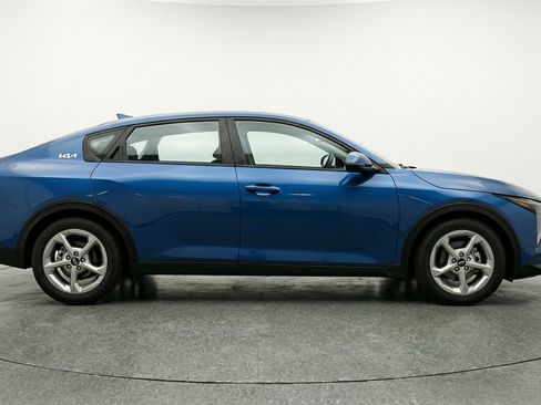 Used 2025 Kia K4 LXS image 11