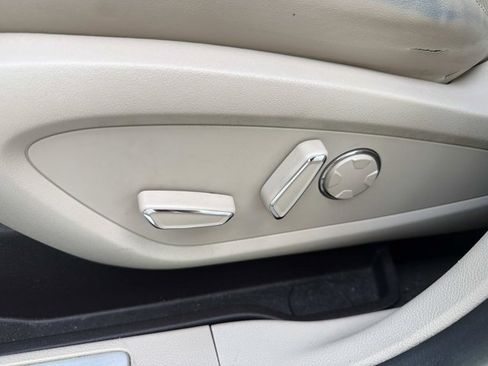 Used 2019 Lincoln MKC Select w/ Select Plus Package FWD image 12
