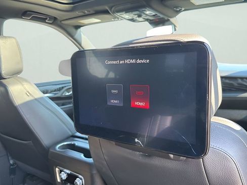 Used 2023 GMC Yukon XL Denali image 35