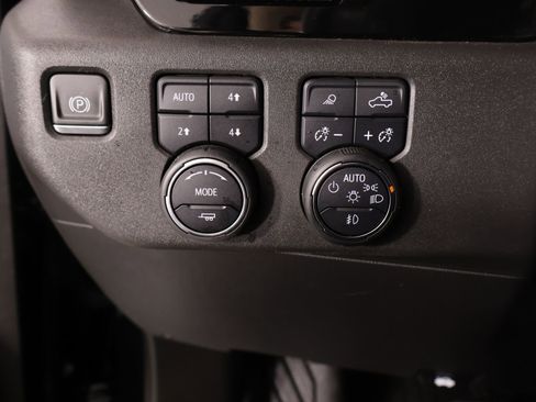 Used 2024 Chevrolet Silverado 1500 ZR2 w/ ZR2 Bison Edition AWD/4WD image 9