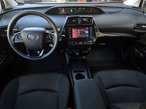 Used 2022 Toyota Prius LE image 14