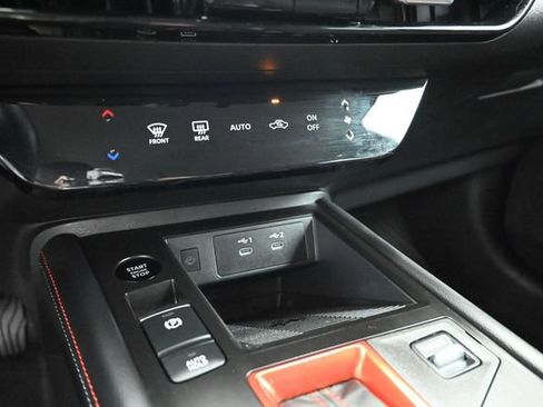 Certified 2025 Nissan Kicks SR AWD/4WD image 18
