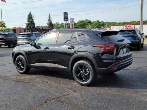 New 2026 Chevrolet Trax LT w/ Driver Confidence Package FWD image 3