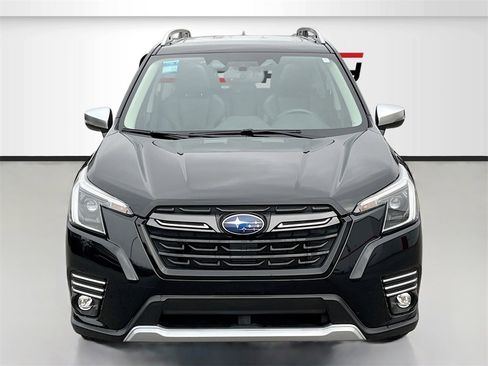 Used 2023 Subaru Forester Touring image 2