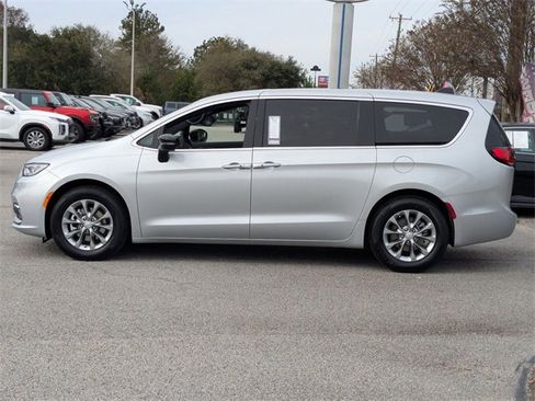 New 2026 Chrysler Pacifica Limited w/ Trailer Tow Group image 6