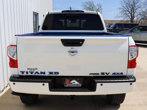 Used 2018 Nissan Titan SV w/ SV Convenience Package AWD/4WD image 4