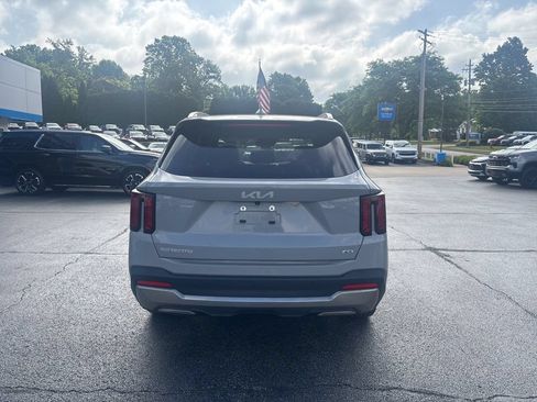 Used 2024 Kia Sorento S w/ Panoramic Sunroof Package AWD/4WD image 3