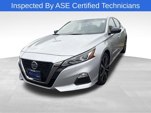 Used 2022 Nissan Altima 2.5 SR FWD image 2