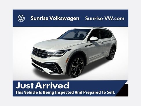 Certified 2024 Volkswagen Tiguan SEL R-Line AWD/4WD image 1
