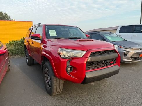 Used 2018 Toyota 4Runner TRD Off-Road AWD/4WD image 2
