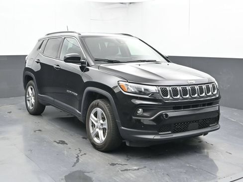 Used 2024 Jeep Compass Latitude AWD/4WD image 5