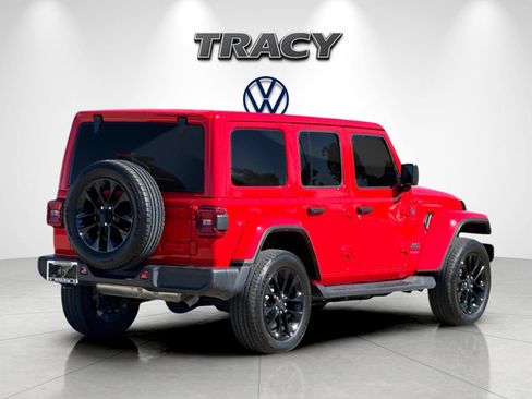 Used 2025 Jeep Wrangler Unlimited Sahara AWD/4WD image 4