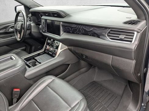 Used 2021 GMC Yukon XL Denali w/ Denali Premium Package image 18
