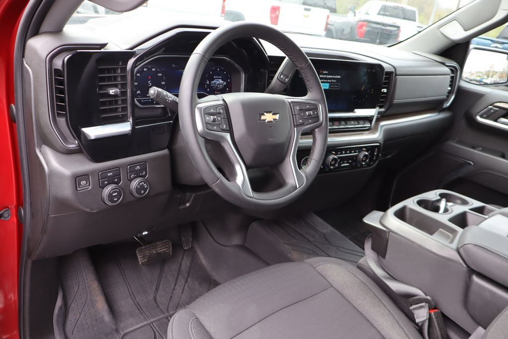 Used 2023 Chevrolet Silverado 1500 LT w/ Protection Package AWD/4WD image 5