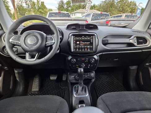 Used 2023 Jeep Renegade Latitude AWD/4WD image 15