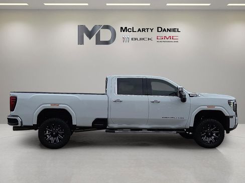 Used 2024 GMC Sierra 3500 Denali w/ Technology Package image 6