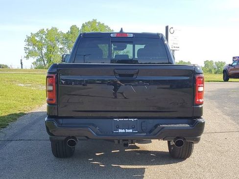New 2026 RAM 1500 4x4 Crew Cab image 7