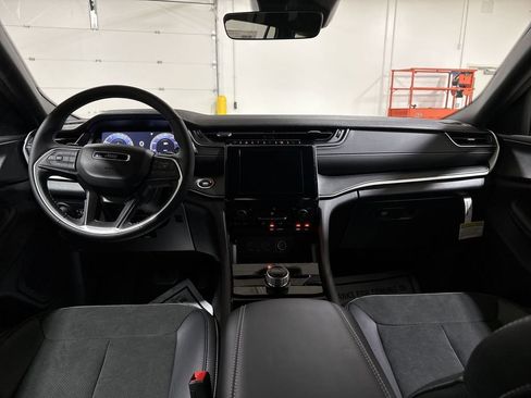 New 2025 Jeep Grand Cherokee L Altitude image 10