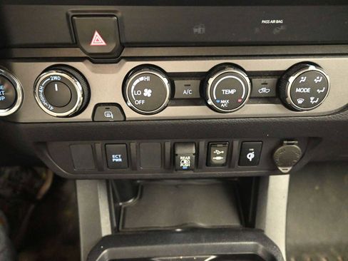 Used 2019 Toyota Tacoma TRD Sport image 20