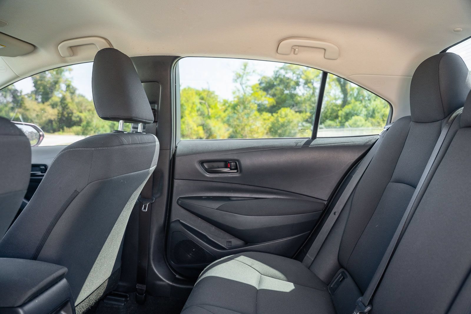 Used 2025 Toyota Corolla LE FWD image 17
