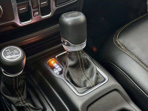 Used 2023 Jeep Wrangler Unlimited Sahara AWD/4WD image 20