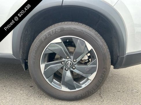 Used 2024 Nissan Rogue SV AWD/4WD image 4