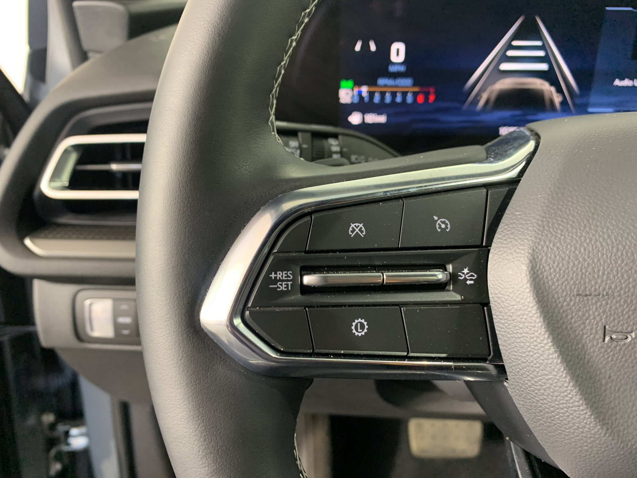 Used 2026 Chevrolet Traverse LT FWD image 18