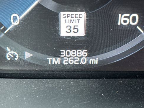 Used 2019 Volvo S60 T5 R-Design image 24