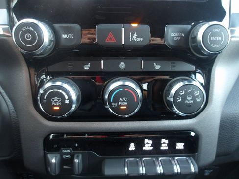 New 2026 RAM 1500 4x4 Crew Cab image 19