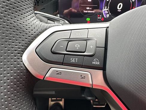 New 2026 Volkswagen Tiguan SE R-Line image 18