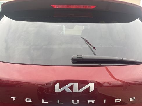 Used 2023 Kia Telluride EX w/ EX Captain's Chair Package image 11