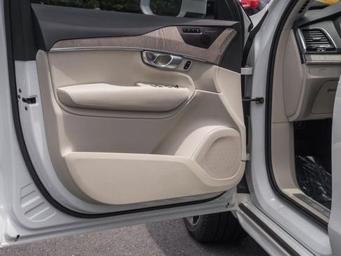 Certified 2023 Volvo XC90 B6 Plus AWD/4WD image 37