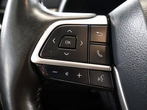Used 2023 Toyota Highlander Limited AWD/4WD image 18