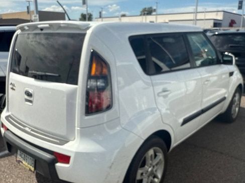 Used 2011 Kia Soul + FWD image 3